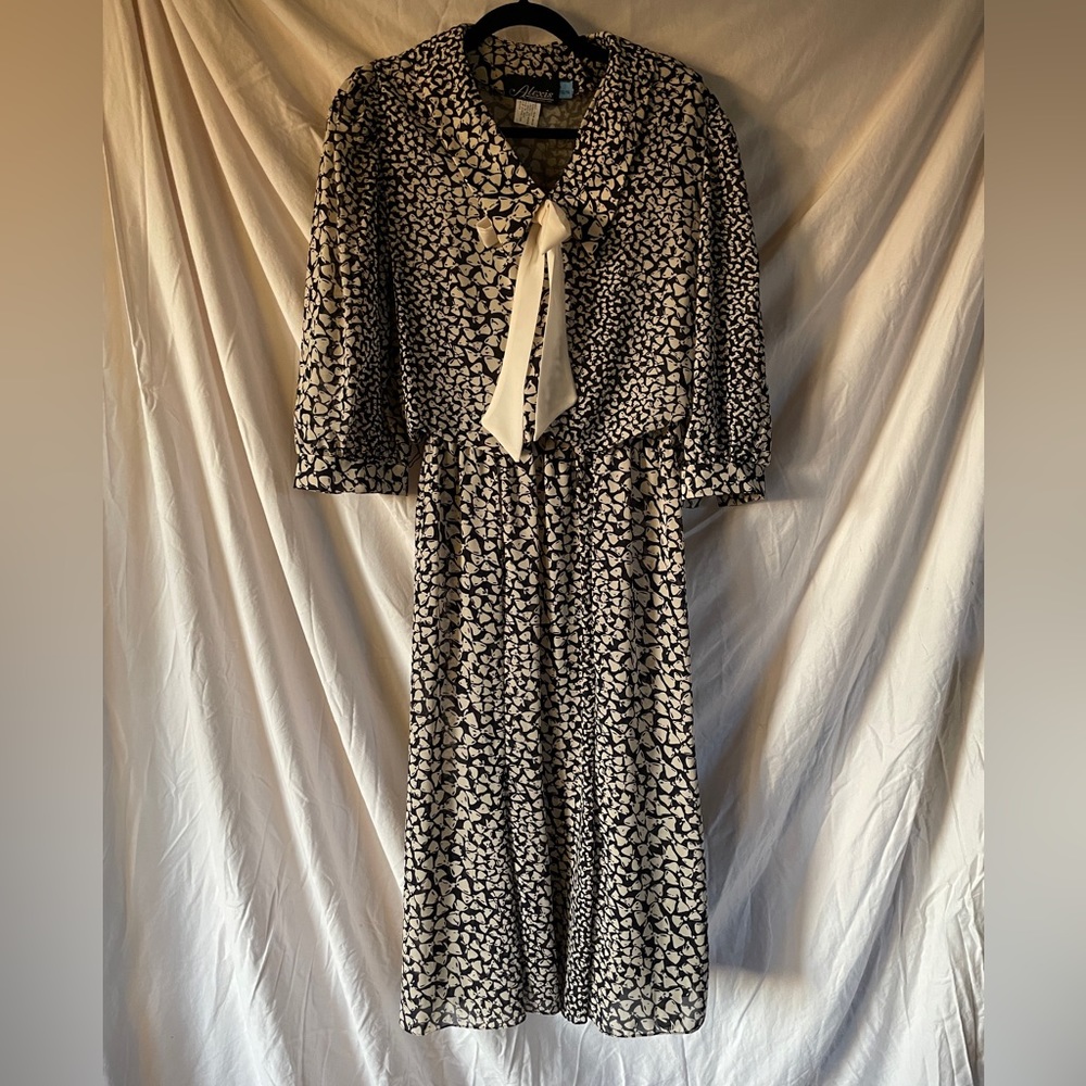 Vintage bow pattern dress